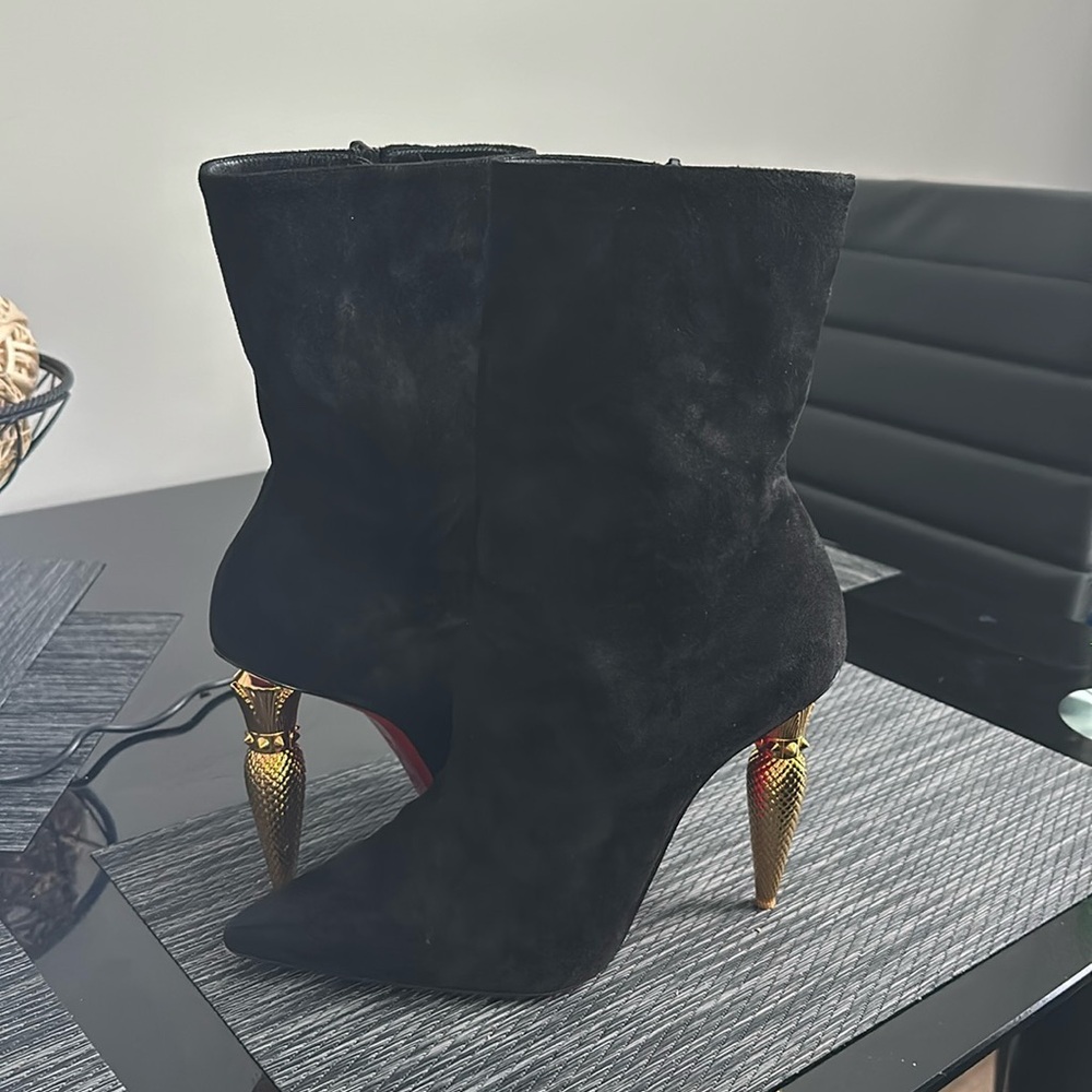 Christian Louboutin Lipbooty Suede Ankle Boots